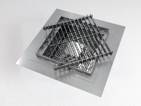 Inox talni sifon Z REŠETKO, dimenzij 300mm x 300mm x 176mm Ø50mm vertikalno POVOZEN PROTIZDRSEN s PRIROBNICO za HIDROIZOLACIJO