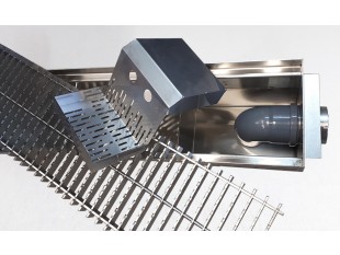 Inoks podna rešetka s koritom i sifonom, dimenzija 150mm x 3000mm  x Ø50mm / Ø75mm vodoravno / okomito POGODNA ZA PRELAZAK VOZILOM PROTUKLIZNA