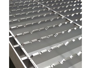 Inoks podna rešetka s koritom i sifonom, dimenzija 150mm x 3000mm  x Ø50mm / Ø75mm vodoravno / okomito POGODNA ZA PRELAZAK VOZILOM PROTUKLIZNA