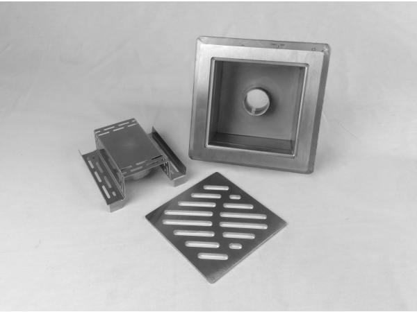 Talni sifon komplet s čelno ploščo debeline 5mm s PERFORIRANIM VZORCEM (AVTOPOVOZNO) in prirobnico za hidroizolacijo 200x200x121mm INOX Ø75mm vertikalno